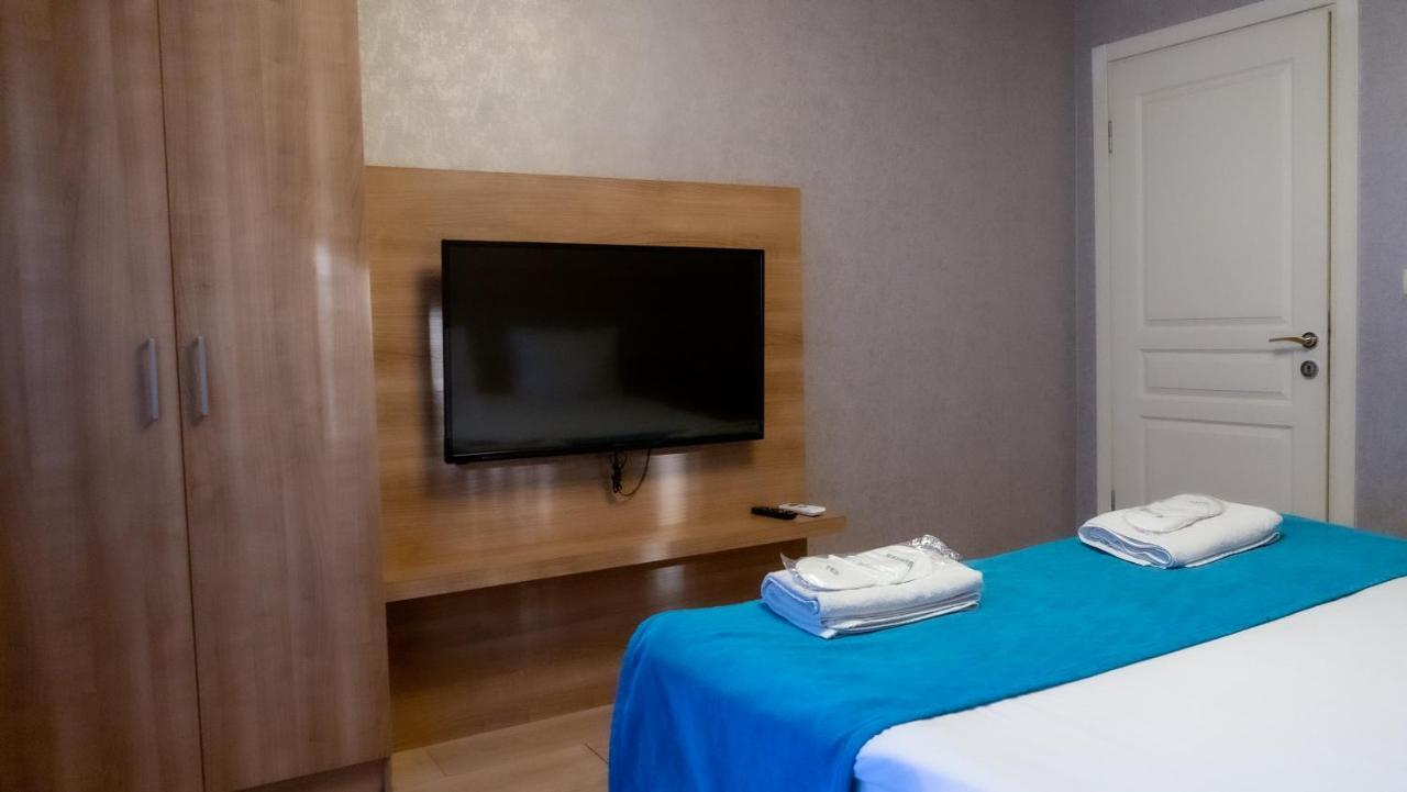Bursa Suites Apart Otel Eksteriør billede A television in a hotel room