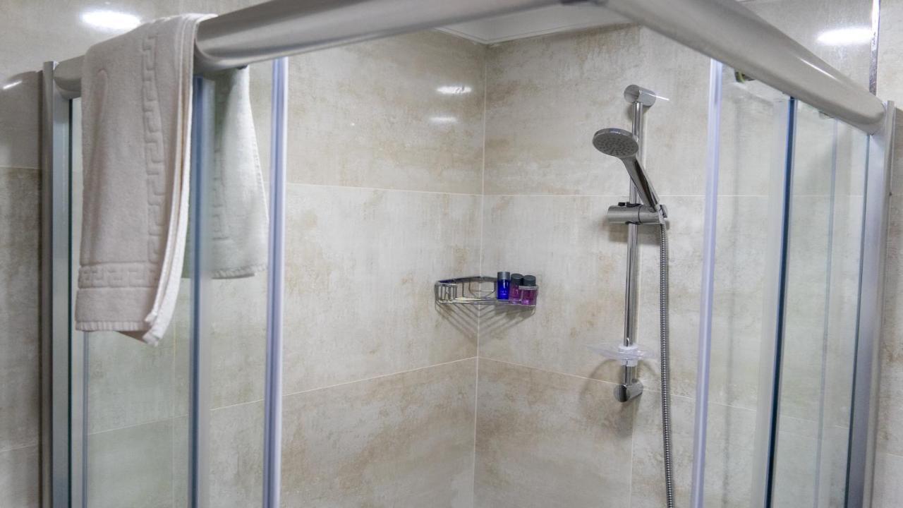 Bursa Suites Apart Otel Eksteriør billede A shower