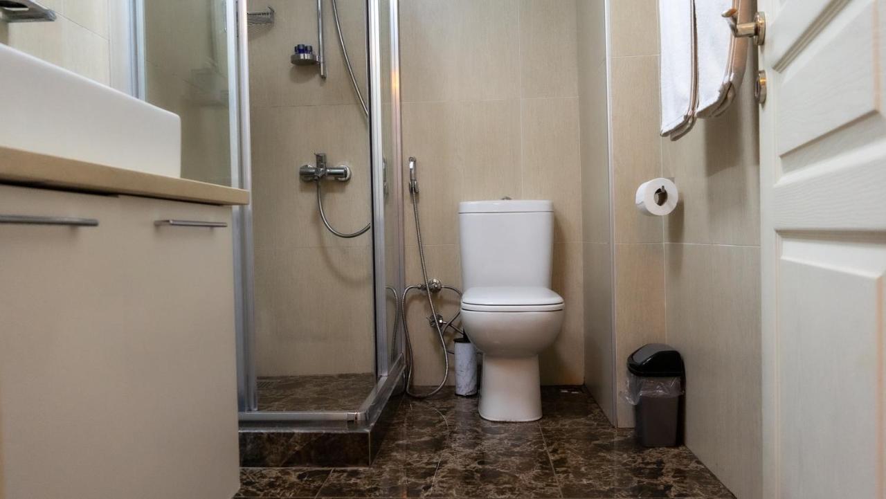 Bursa Suites Apart Otel Eksteriør billede A shower cubicle